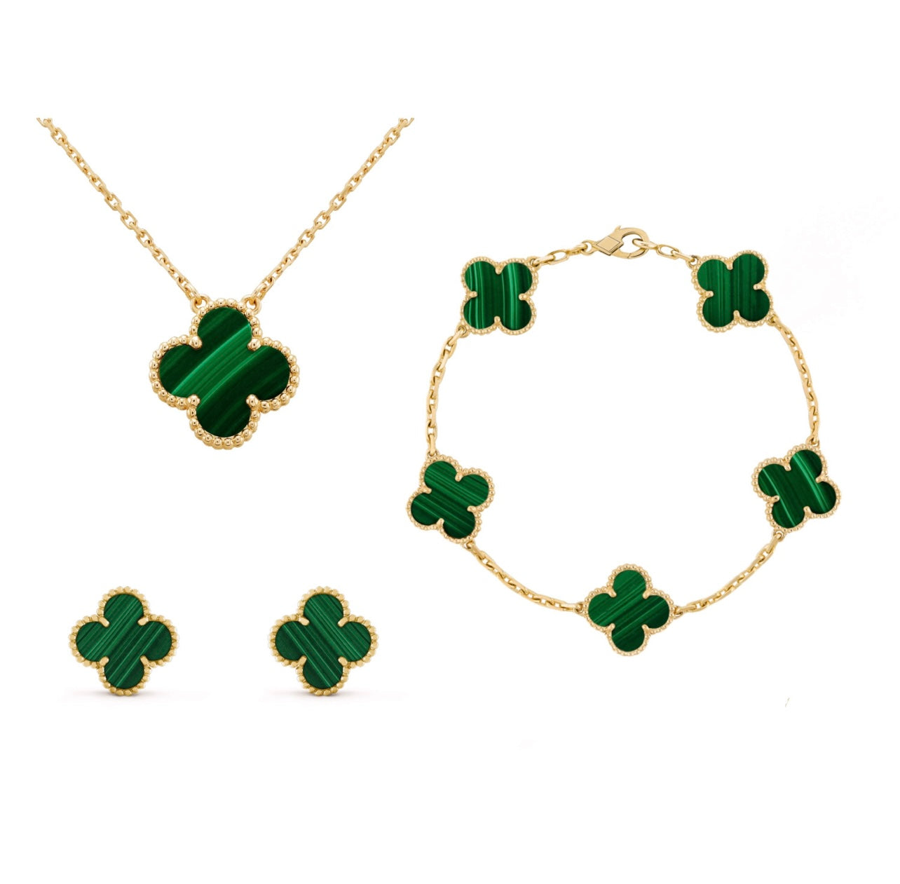 Parure de bijoux en or et malachite, comprenant un collier, un bracelet et des boucles d'oreilles en forme de trèfle, élégance et luxe.