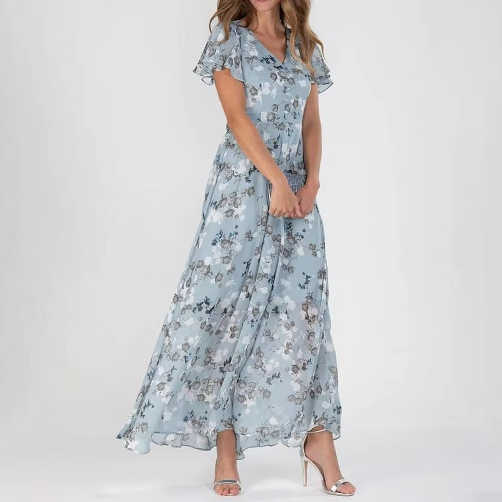 Robe longue fleurie bleue pour femme, manches courtes, style élégant, idéale pour l'été. Mode féminine tendance, tenue chic et décontractée.