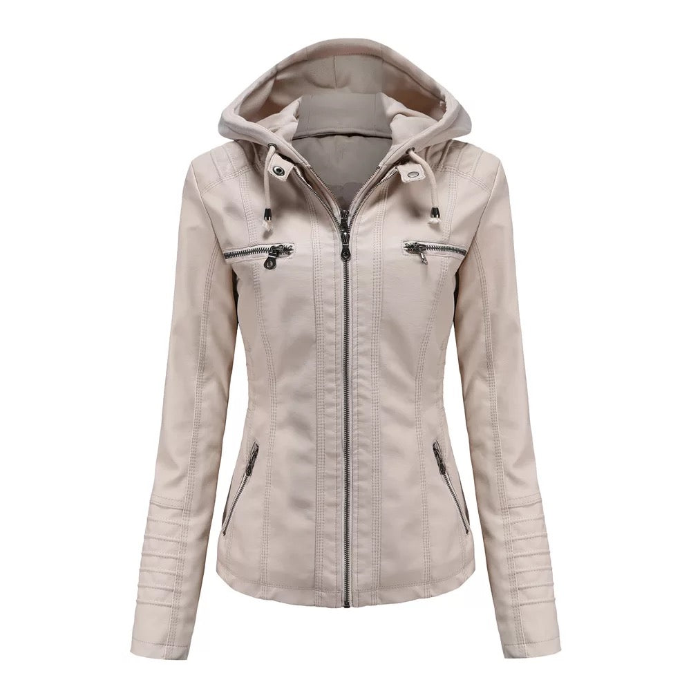 Veste en cuir beige pour femme avec capuche, fermeture éclair, poches zippées, style moderne et élégant, idéale pour l'automne et l'hiver.