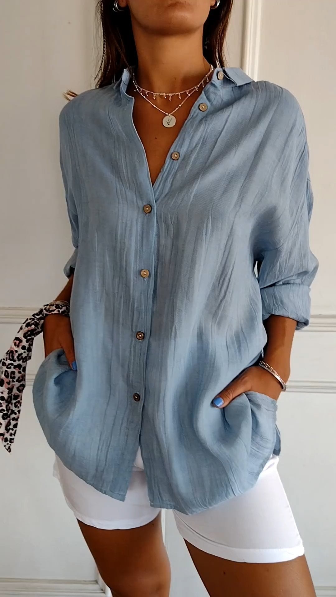 Chemise légère pour dames avec fermeture à boutons