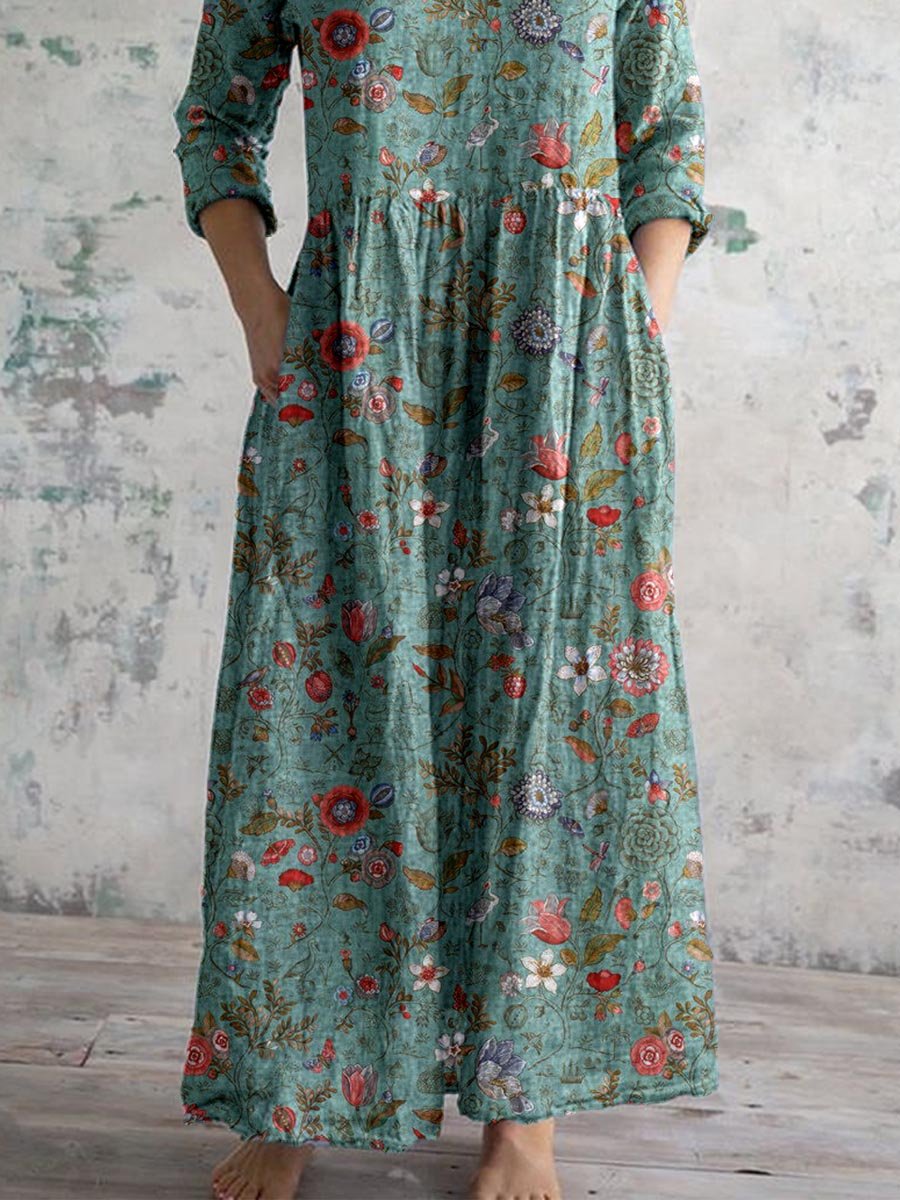 Robe longue fleurie verte avec manches trois-quarts, motif floral coloré, fond texturé. Mode féminine, style bohème, tendance printemps-été.