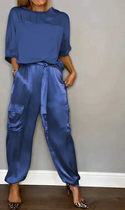 Elegante mono de satén para mujer: chic y cómodo.