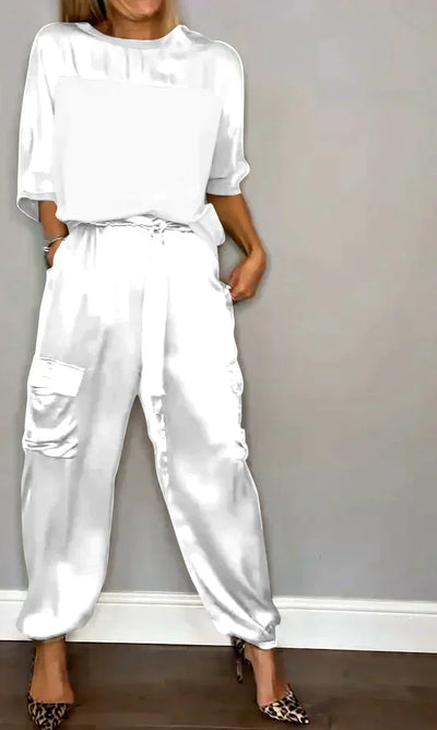 Elegante mono de satén para mujer: chic y cómodo.
