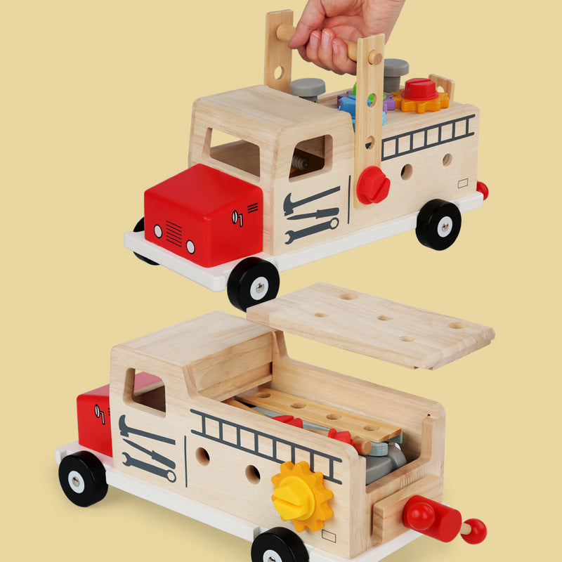 Camion de pompier en bois pour enfants avec échelle amovible, compartiments de rangement et détails colorés, jouet éducatif et ludique.