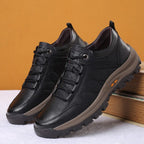 Chaussures de randonnée noires pour hommes, semelle antidérapante, design robuste, confort optimal, idéales pour activités extérieures et trekking.