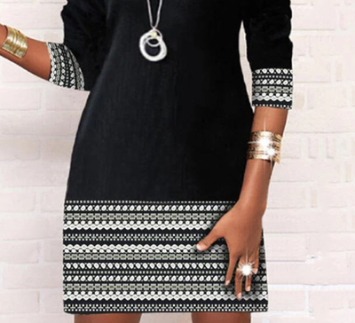 Minivestido de manga larga en blanco y negro con estampado azteca
