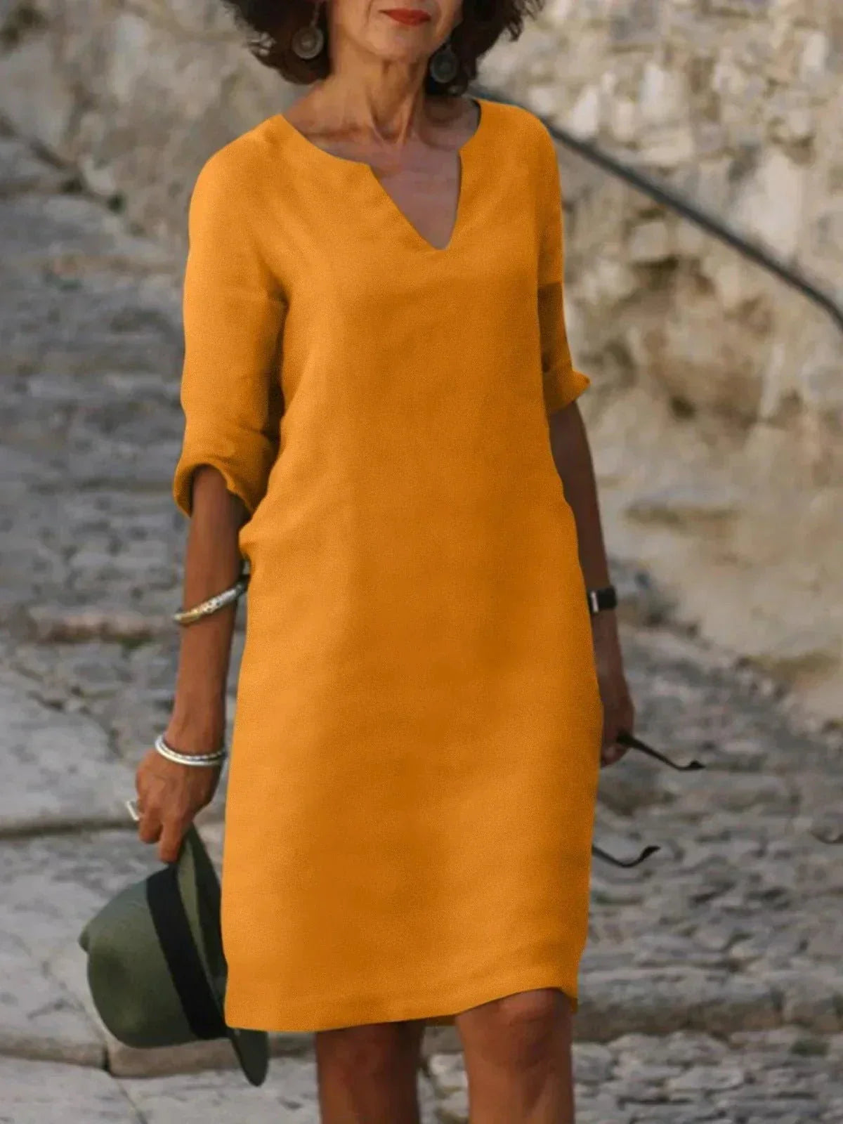 Robe Droite en Lin Noire | Col Fendu | Légère et Décontractée