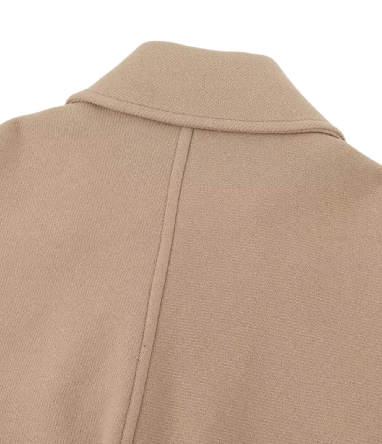 Manteau en laine beige avec col classique, couture centrale visible. Élégant et intemporel, idéal pour l'automne et l'hiver. Mode chic et confortable.