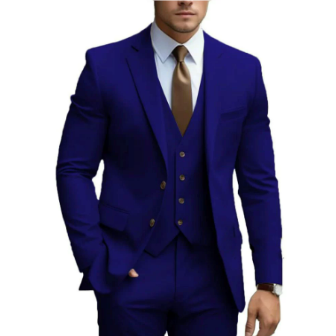 Homme en costume bleu marine élégant, cravate marron, chemise blanche, montre-bracelet; tenue formelle moderne pour homme, mode masculine.