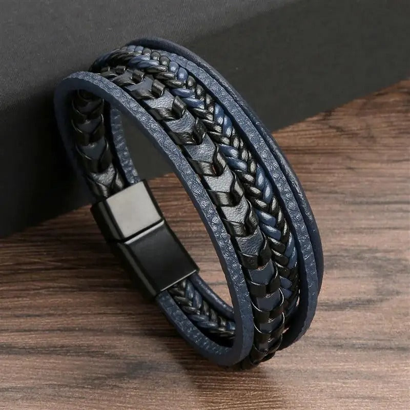 Bracelet en cuir tressé noir et bleu pour homme, fermoir magnétique en acier inoxydable, accessoire de mode élégant et moderne.