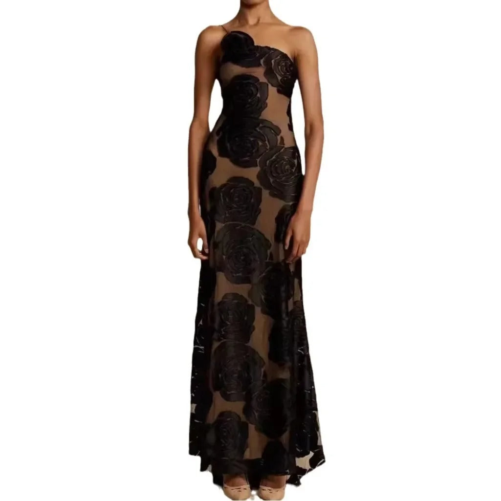 Elegante vestido largo de malla floral.