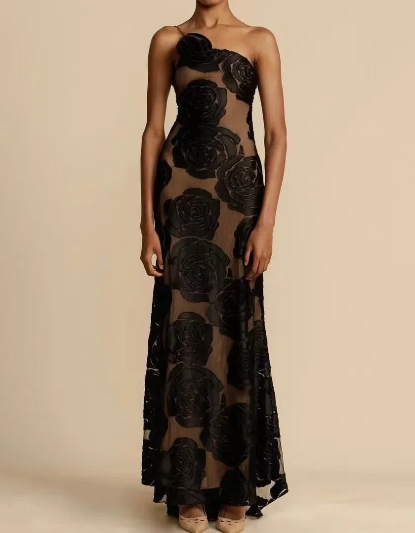 Robe longue bustier noire à motifs floraux, élégante et sophistiquée, idéale pour soirées et événements formels. Mode féminine chic et tendance.