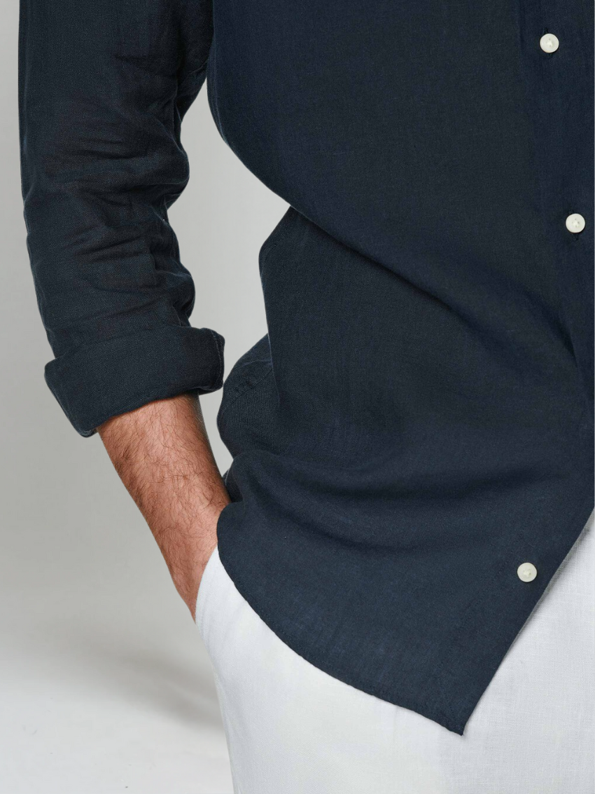 Camisa de lino azul marino