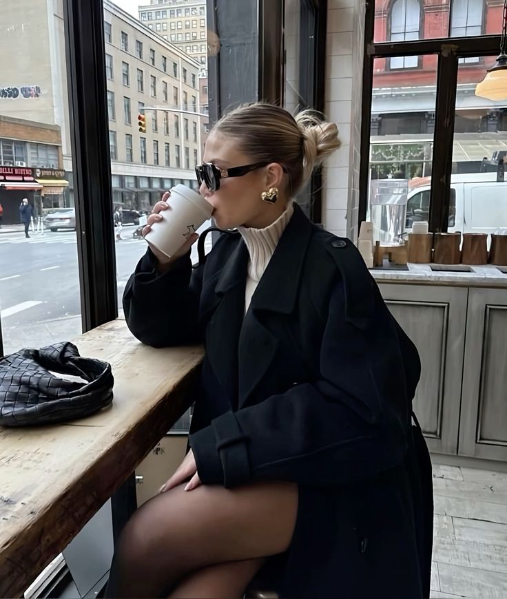 Mina Trenchcoat | Women's jacket with classic cut - Perfect for spring, autumn, and stylish days