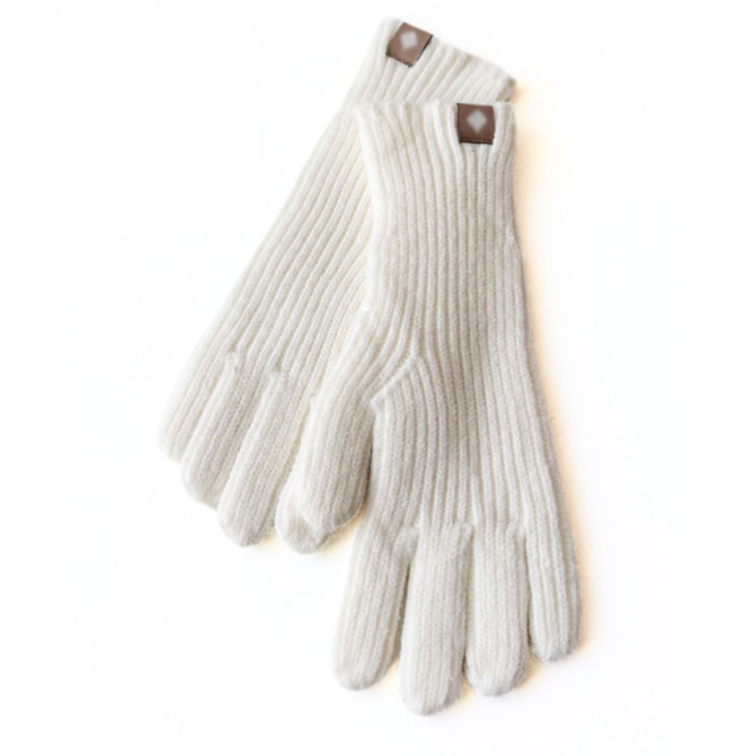 Gants en laine blanche texturée, élégants et chauds, parfaits pour l'hiver. Accessoire mode hiver, confort et style.