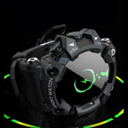 Montre connectée sport noire avec écran digital, design robuste, indicateurs verts, boutons de réglage, bracelet ajustable. Accessoire high-tech tendance.