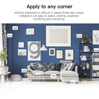 Salon moderne avec canapé gris, mur bleu décoré de cadres, lampe, plante, rideau blanc et étagère noire. Design intérieur élégant et contemporain.