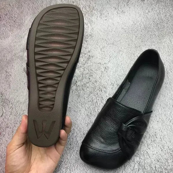 Chaussures en cuir noir pour femmes, semelle antidérapante, design élégant, confortables, idéales pour la marche quotidienne.