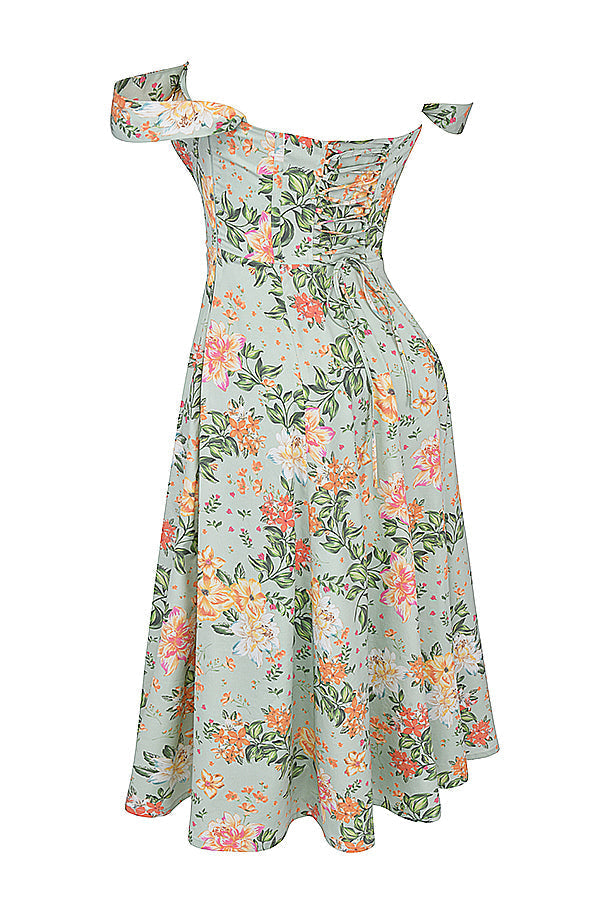 Robe longue fleurie verte, épaules dénudées, motif floral coloré, style été, élégante et féminine, idéale pour occasions spéciales et sorties estivales.