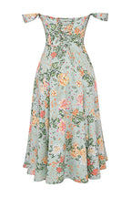 Robe longue à fleurs, fond vert pastel, manches courtes, style vintage, corset lacé, motif floral coloré, élégante et féminine.