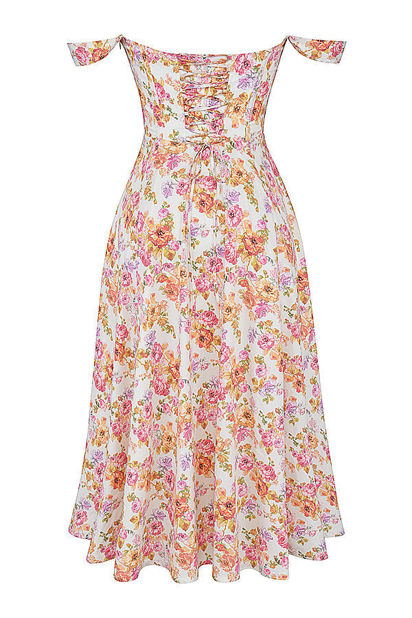 Robe longue à fleurs, épaules dénudées, motif floral rose et orange, style bohème chic, idéale pour l'été et les occasions décontractées.
