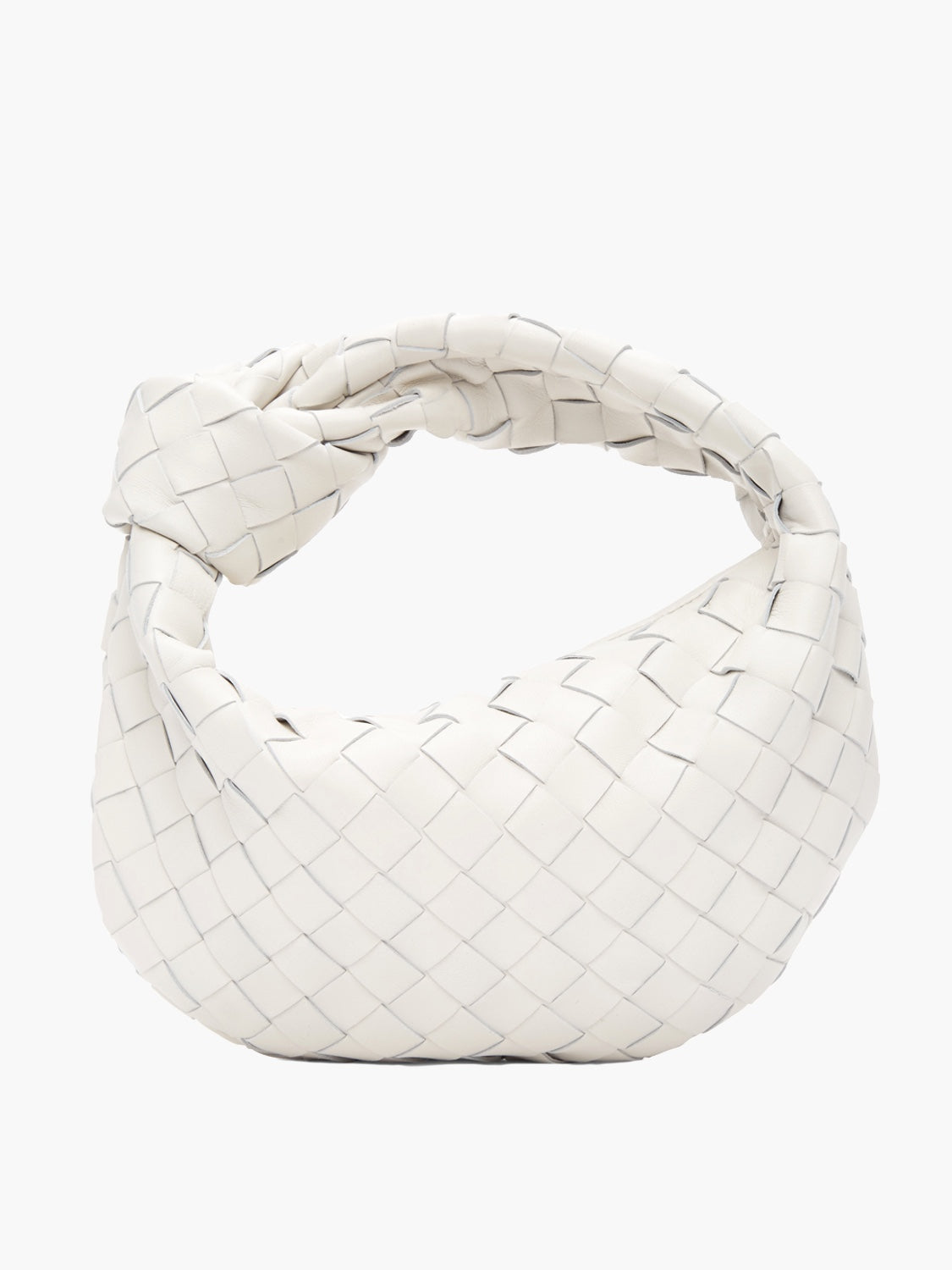 Sac à main blanc tressé en cuir, design moderne et élégant, idéal pour la mode féminine. Accessoire tendance pour tenues chics et décontractées.