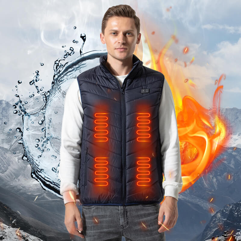 Homme portant une veste chauffante noire, fond de montagnes avec effets de feu et d'eau, mode hiver, technologie vestimentaire innovante.