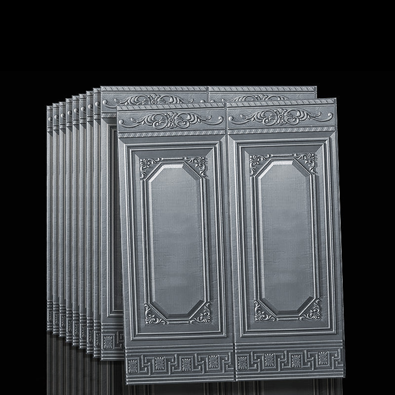 Panneaux muraux 3D en métal argenté avec motifs décoratifs, idéaux pour décoration intérieure moderne et élégante. Design géométrique et ornemental.