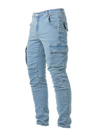 Jean cargo slim fit bleu clair pour homme avec poches latérales, style moderne et décontracté, idéal pour la mode urbaine et le quotidien.