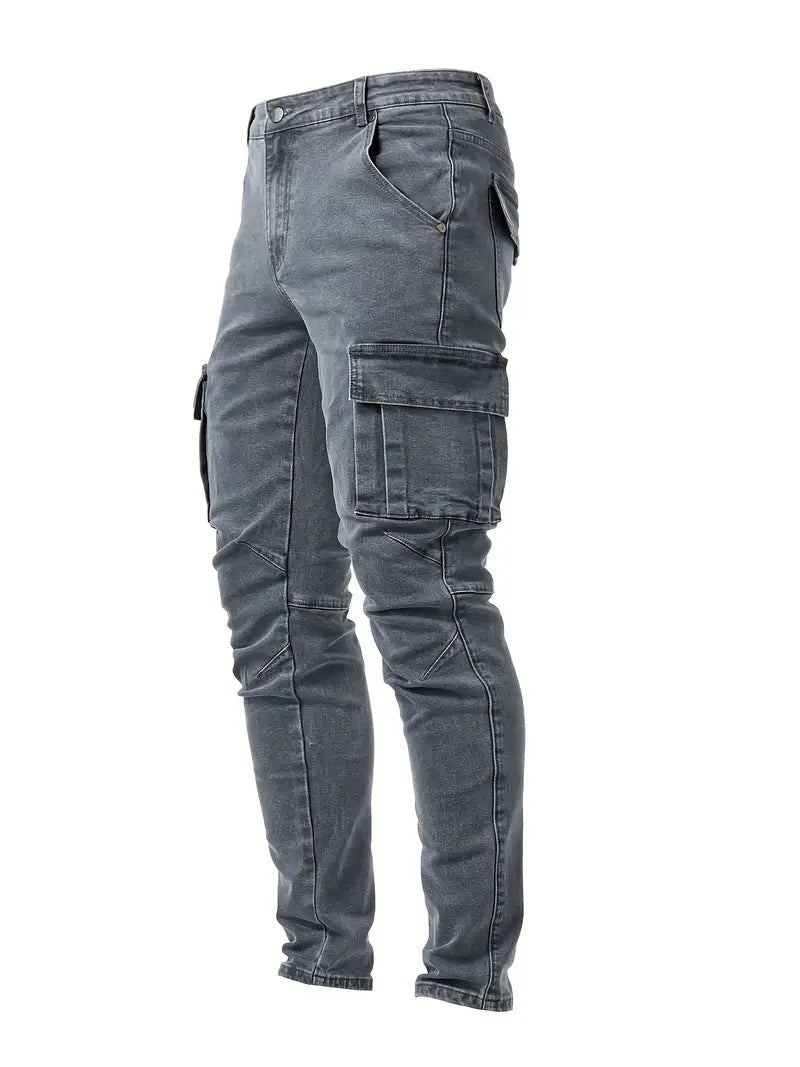 Pantalon cargo gris pour homme, style décontracté, poches latérales, coupe ajustée, mode urbaine tendance, idéal pour tenues quotidiennes.