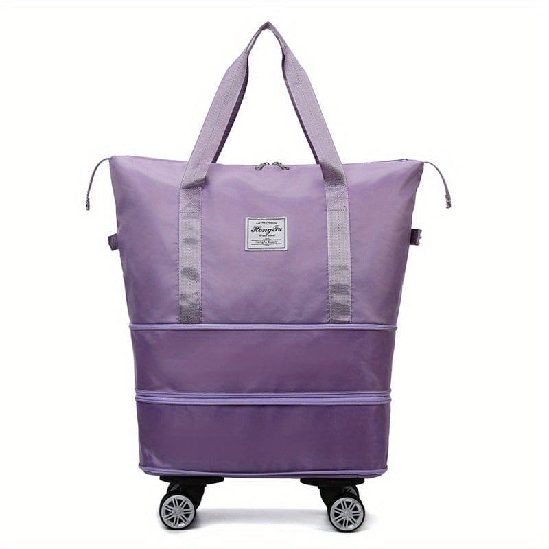 Sac à provisions violet sur roulettes, design pliable, avec poignées robustes et étiquette centrale. Idéal pour courses et voyages pratiques.