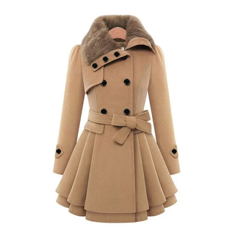 Manteau beige femme élégant, col en fourrure, double boutonnage, ceinture nouée, style trench-coat, mode automne-hiver, chic et tendance.