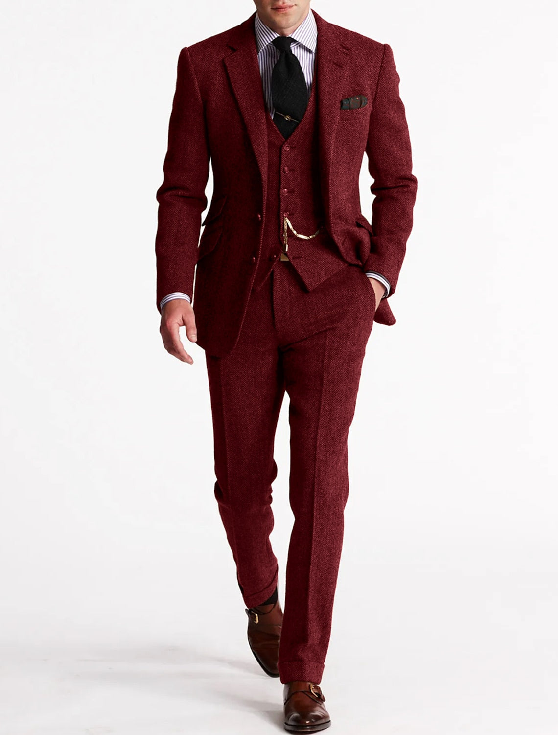 Costume homme élégant bordeaux trois pièces, cravate noire, chemise rayée, chaussures marron. Mode masculine, tenue formelle, style sophistiqué.