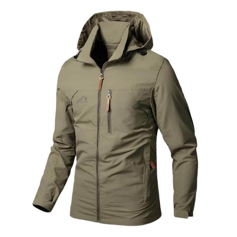 Veste imperméable kaki pour homme avec capuche, fermeture éclair, poches zippées. Idéale pour randonnée, activités extérieures. Style moderne et fonctionnel.