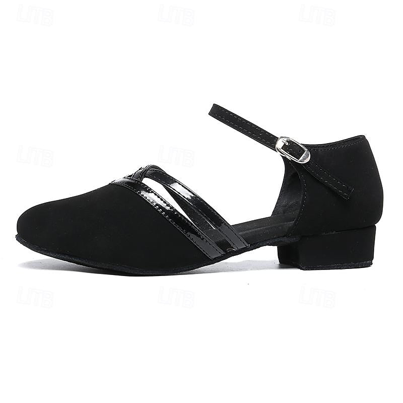 Chaussure de danse noire pour femme avec bride cheville, talon bas, détails vernis, idéale pour salsa, tango, confort et style élégant.