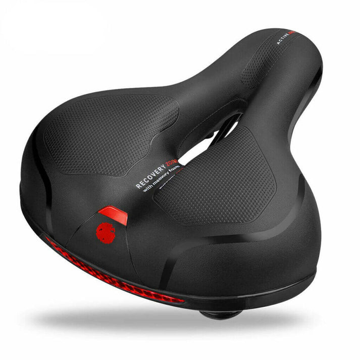 Selle de vélo ergonomique noire avec coussinets en gel, design respirant et bande réfléchissante rouge. Confort optimal pour cyclisme longue distance.