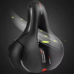 Selle de vélo ergonomique noire avec mousse mémoire, design aérodynamique, idéale pour confort cycliste, amortissement chocs, usage longue distance.