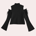 Pull noir à épaules dénudées, manches longues évasées avec lacets, style moderne et élégant, idéal pour mode automne-hiver.